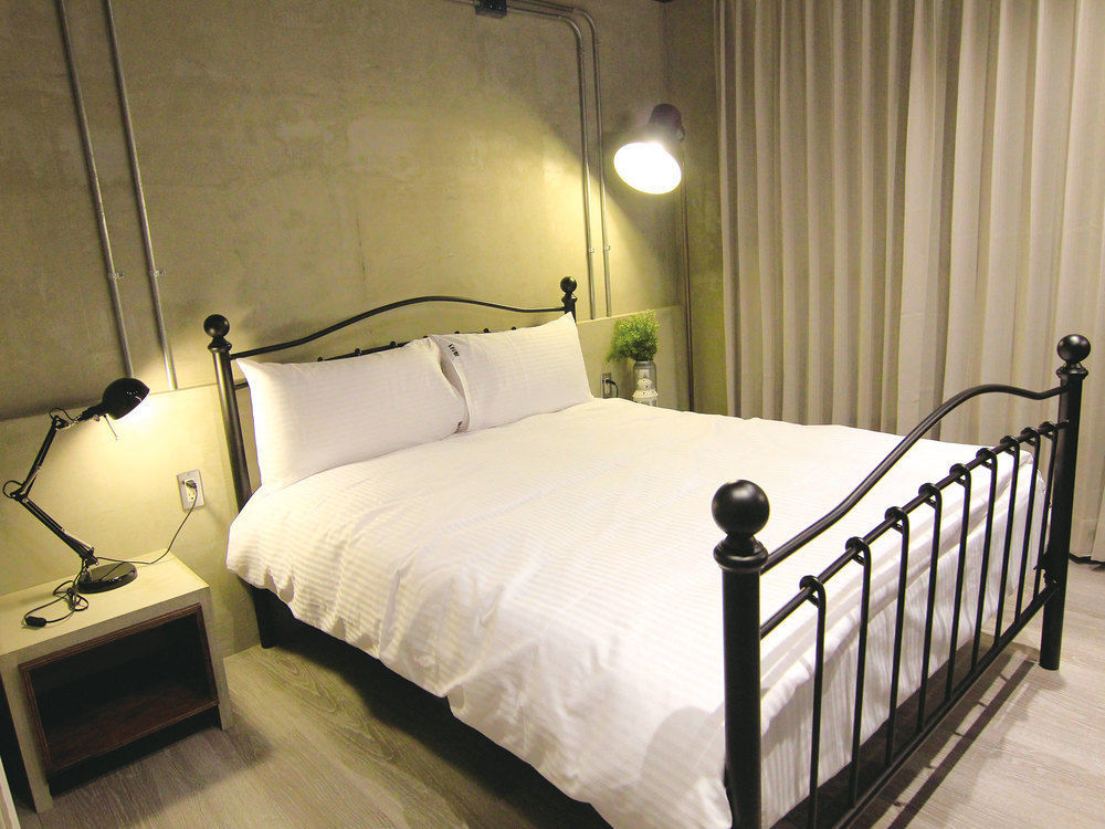 Loft Hostel Fengjia Taichung Exterior photo