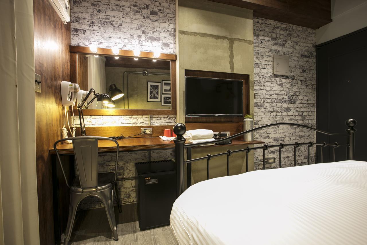 Loft Hostel Fengjia Taichung Exterior photo
