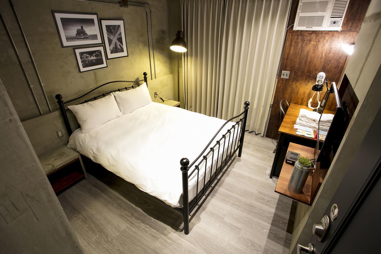Loft Hostel Fengjia Taichung Exterior photo