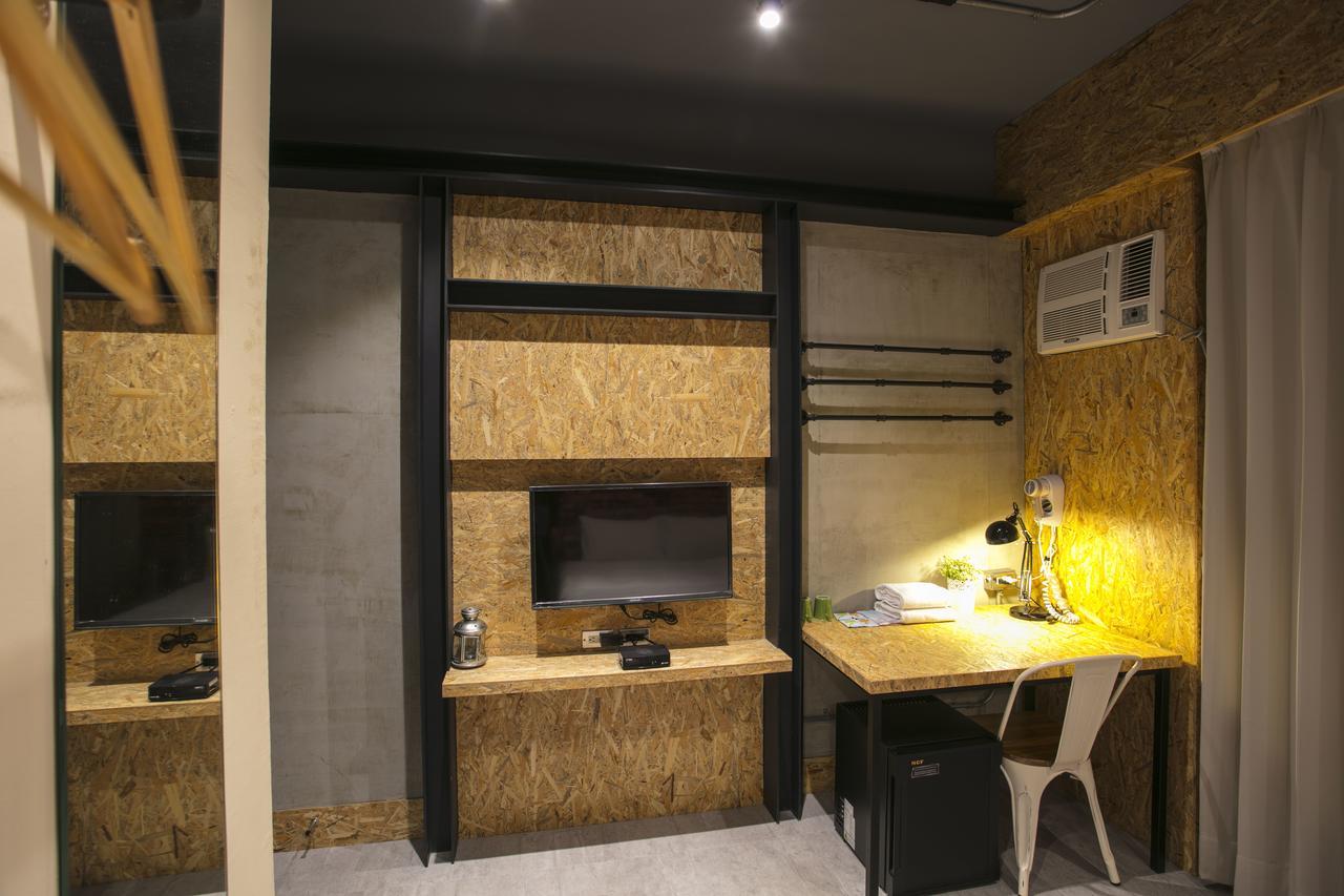 Loft Hostel Fengjia Taichung Exterior photo