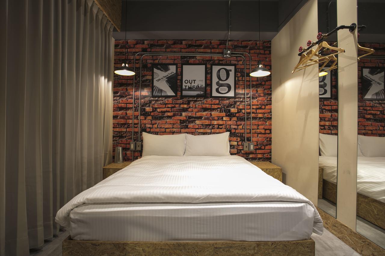 Loft Hostel Fengjia Taichung Exterior photo