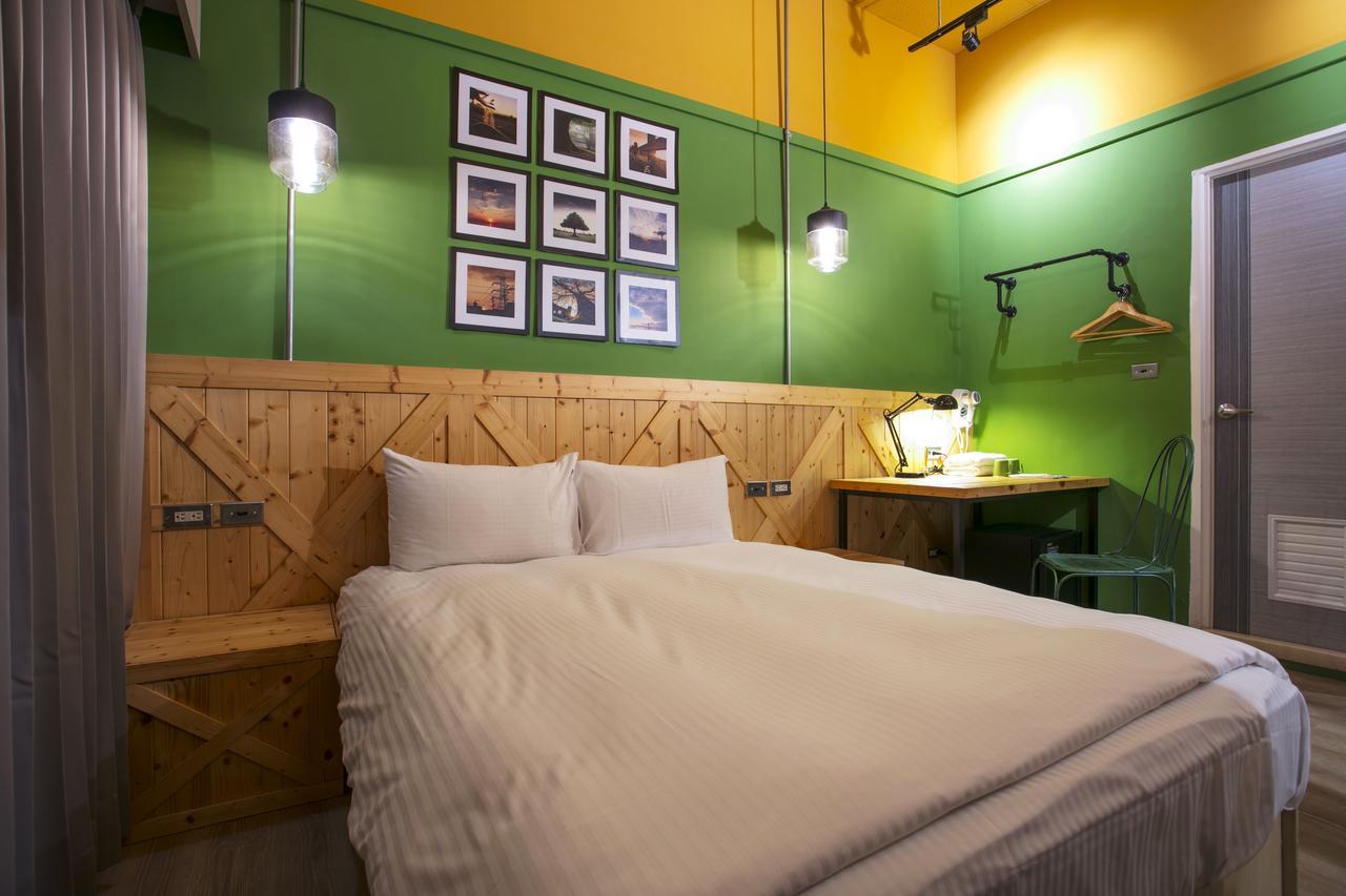 Loft Hostel Fengjia Taichung Exterior photo