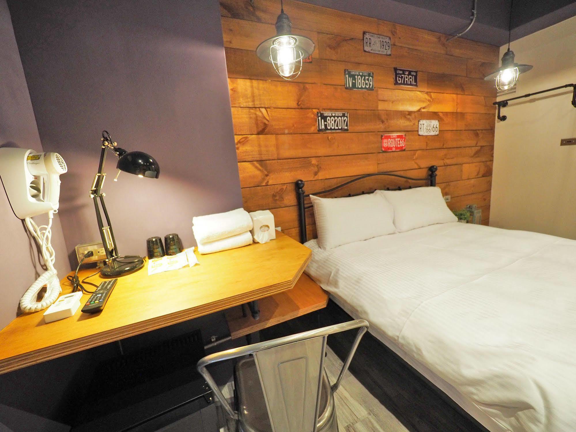 Loft Hostel Fengjia Taichung Exterior photo