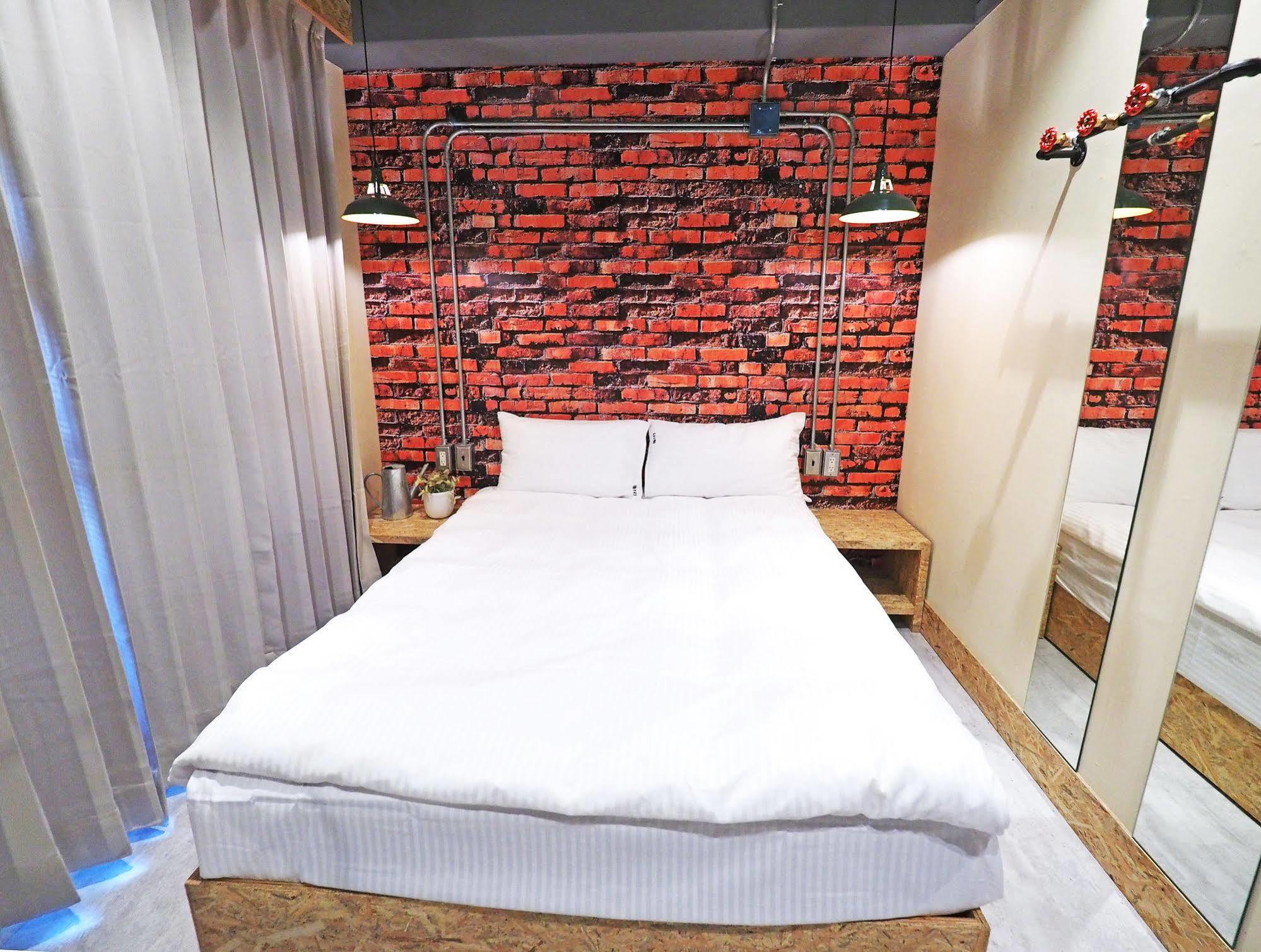 Loft Hostel Fengjia Taichung Exterior photo