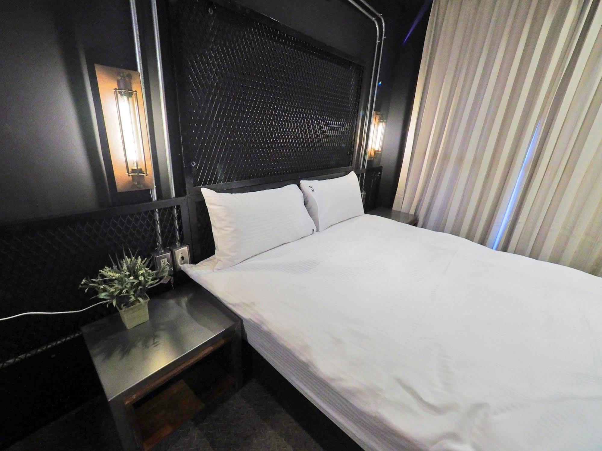 Loft Hostel Fengjia Taichung Exterior photo