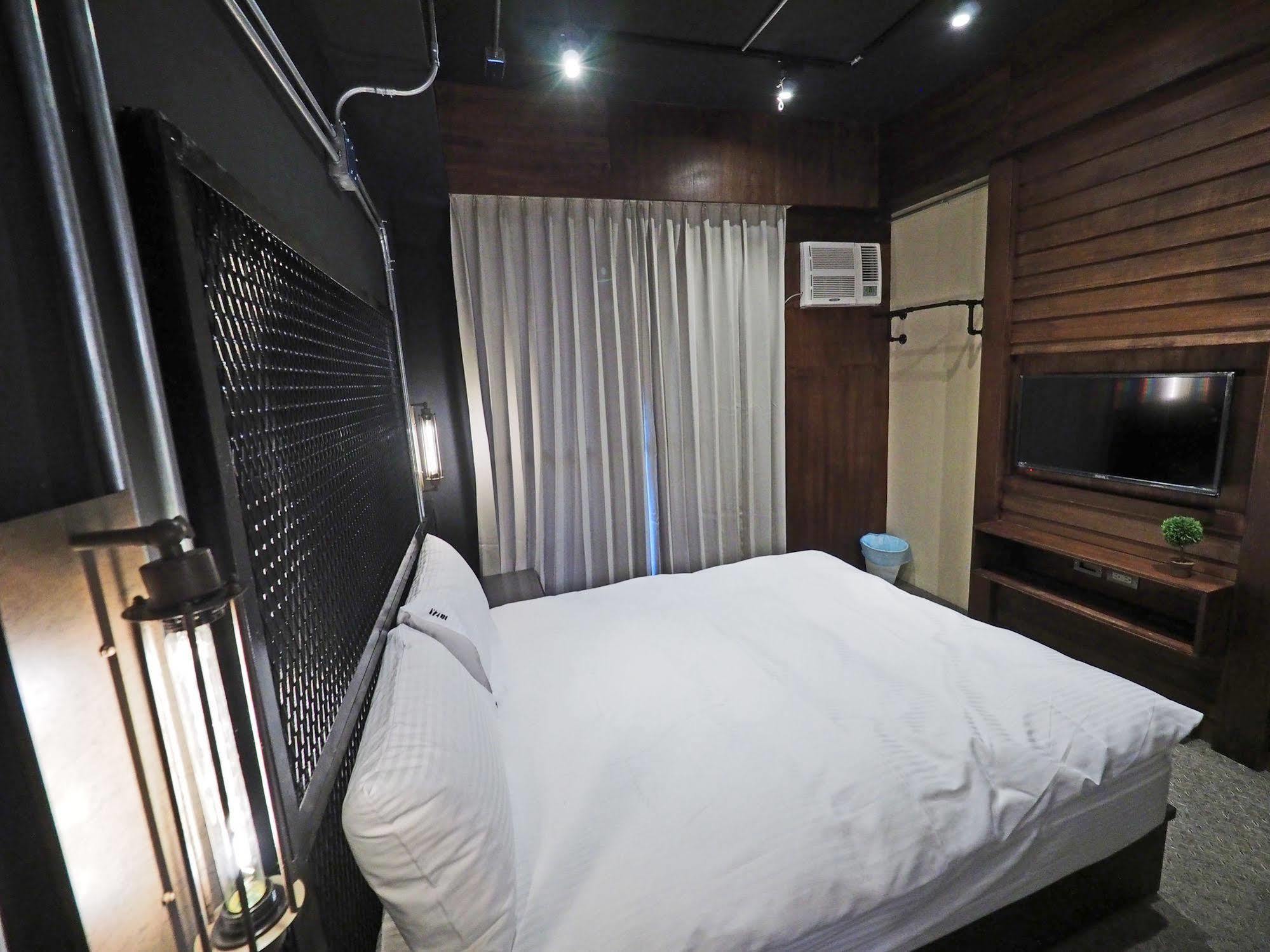 Loft Hostel Fengjia Taichung Exterior photo