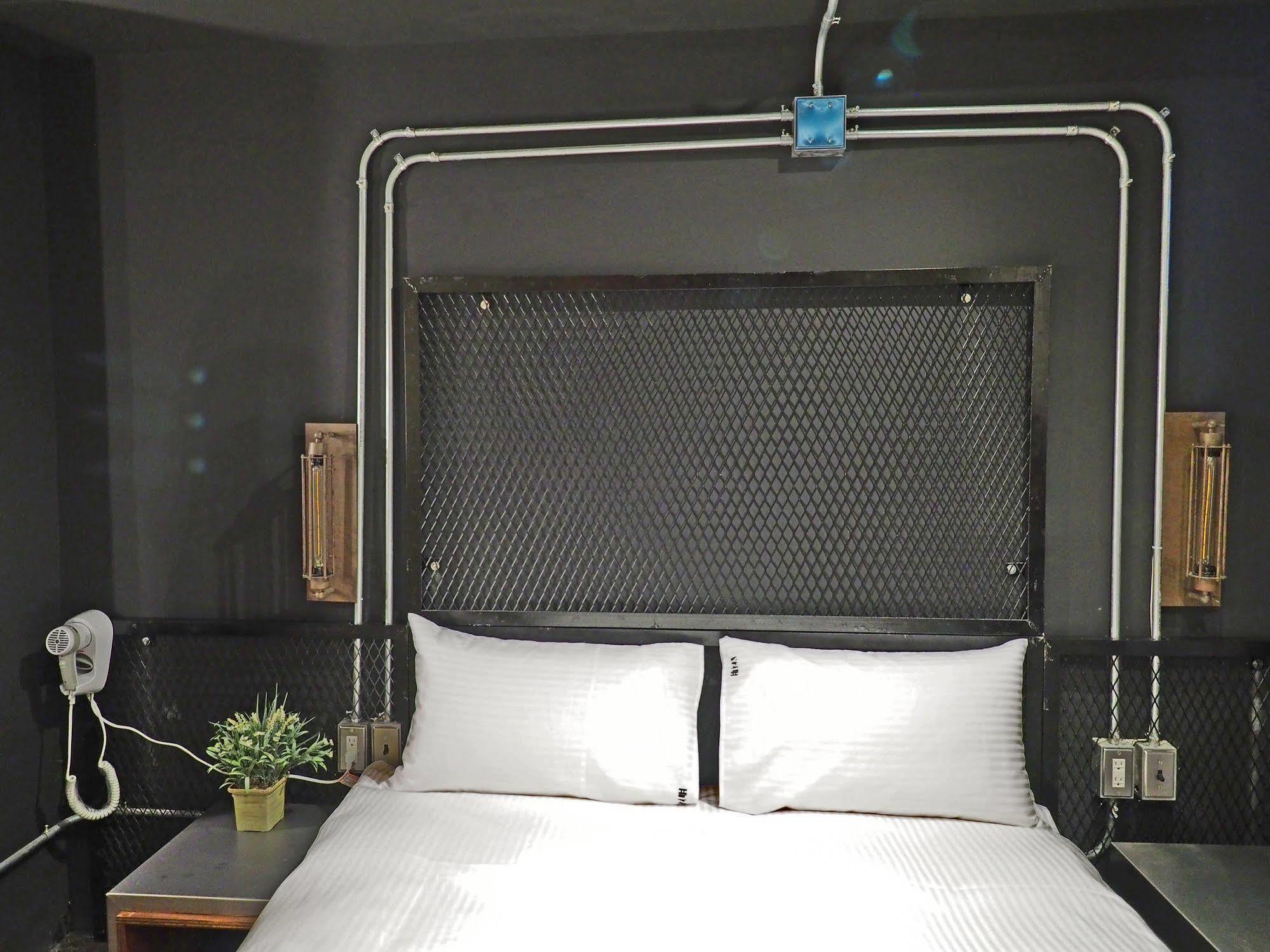 Loft Hostel Fengjia Taichung Exterior photo