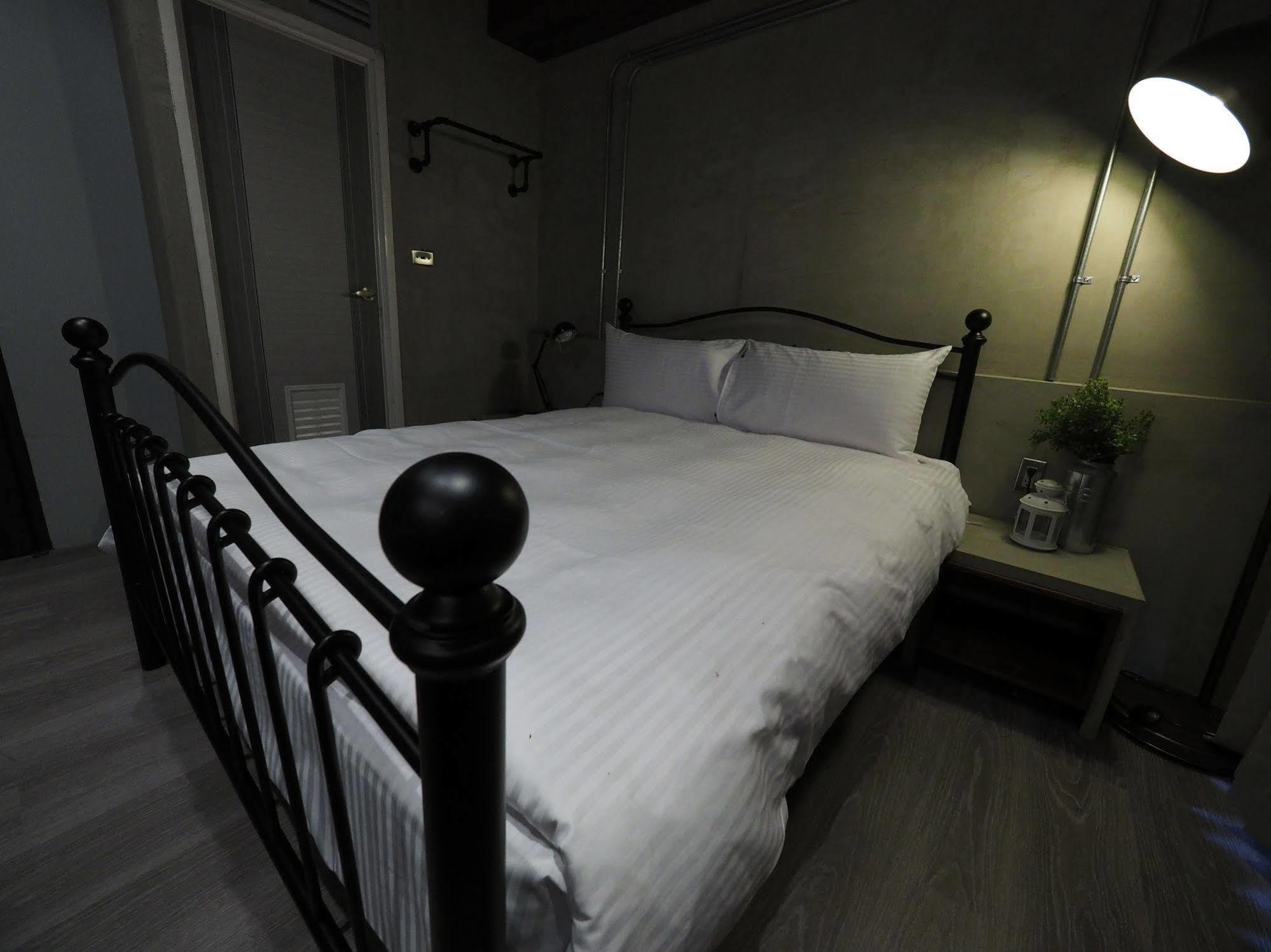 Loft Hostel Fengjia Taichung Exterior photo