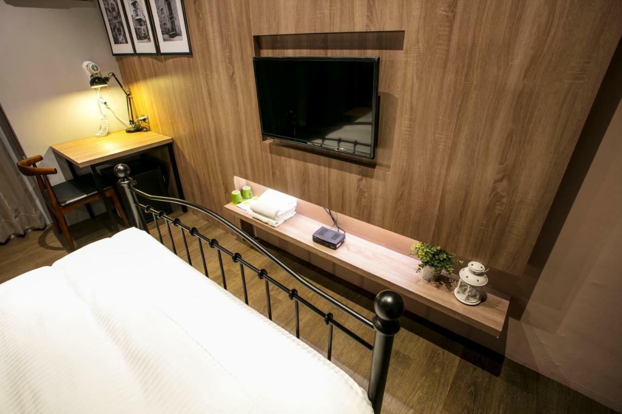 Loft Hostel Fengjia Taichung Exterior photo